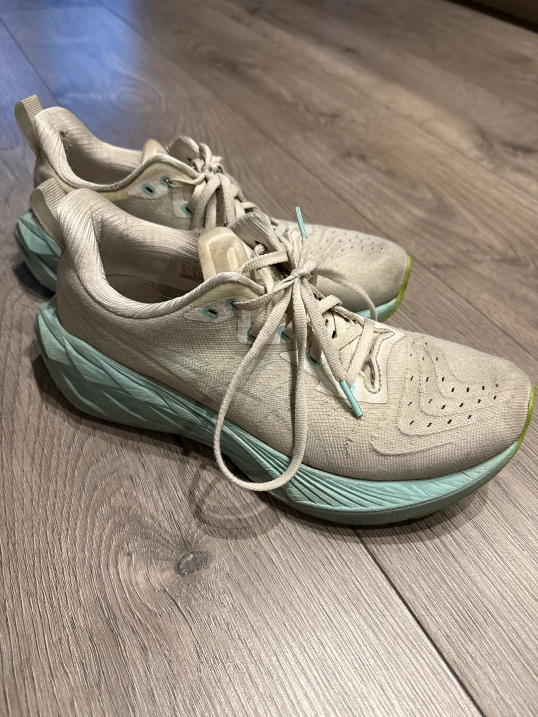 ASICS Novablast 4 Running Shoes - Size US 8.5