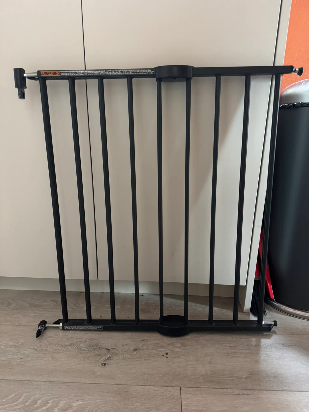 Munchkin Push to Close extendable baby gate - photo 3