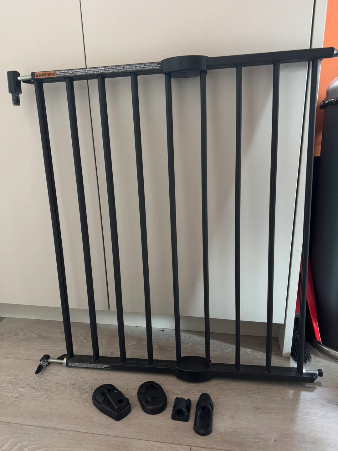 Munchkin Push to Close extendable baby gate - photo 2