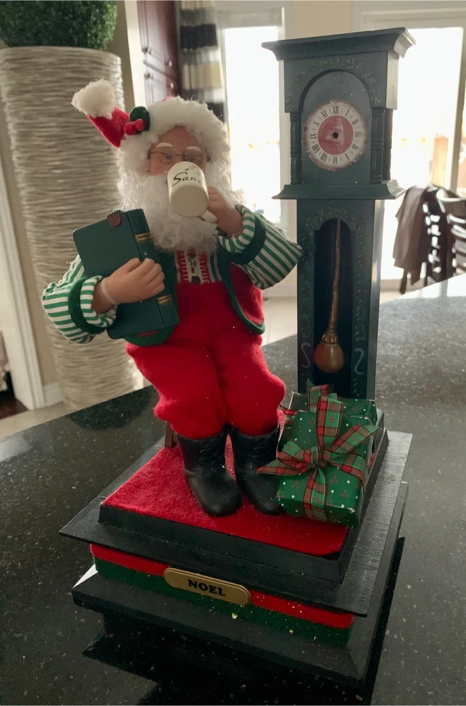 Santa Claus Musical Figurine image indicator(5)