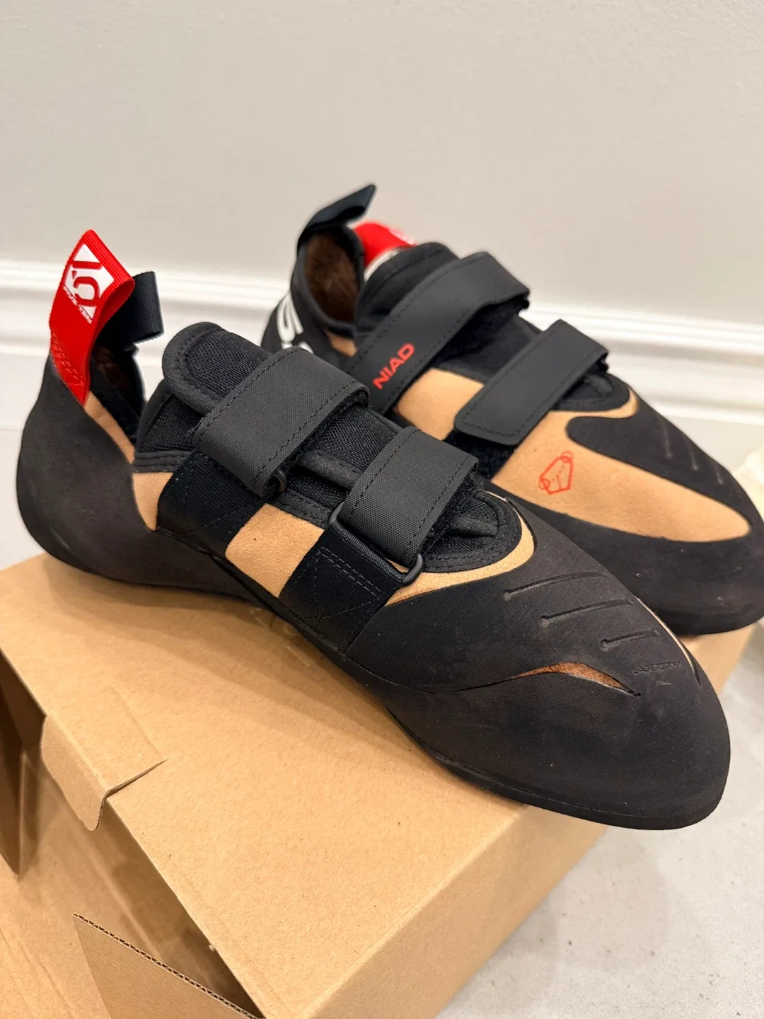 Five Ten Niad VCS Climbing Shoes US 12 image indicator(2)