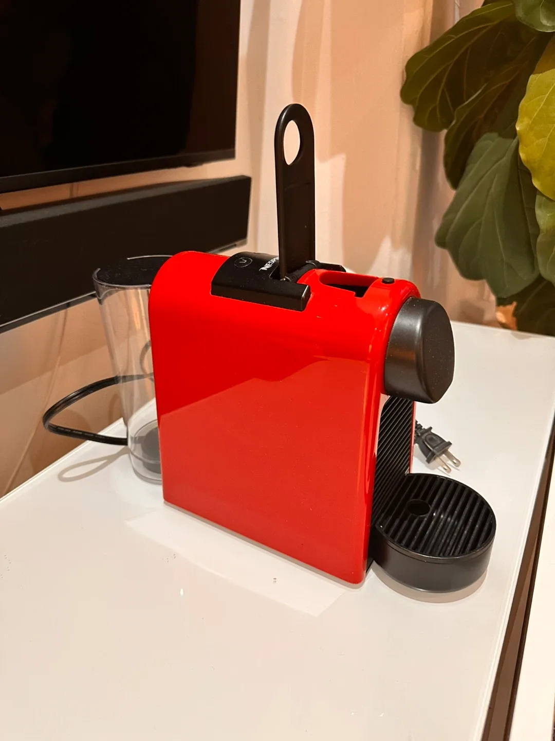 Nespresso Essenza Mini Red Coffee Machine image indicator(2)