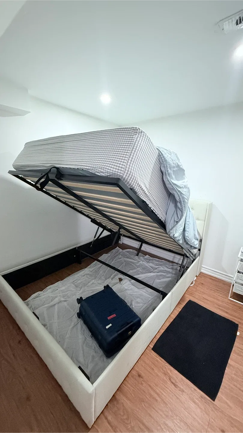 Queen size bed with mattress image indicator(3)