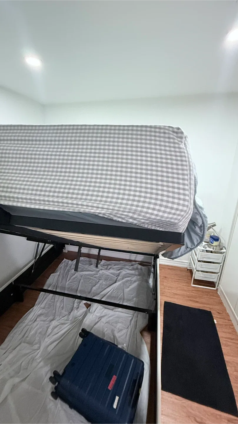 Queen size bed with mattress image indicator(5)