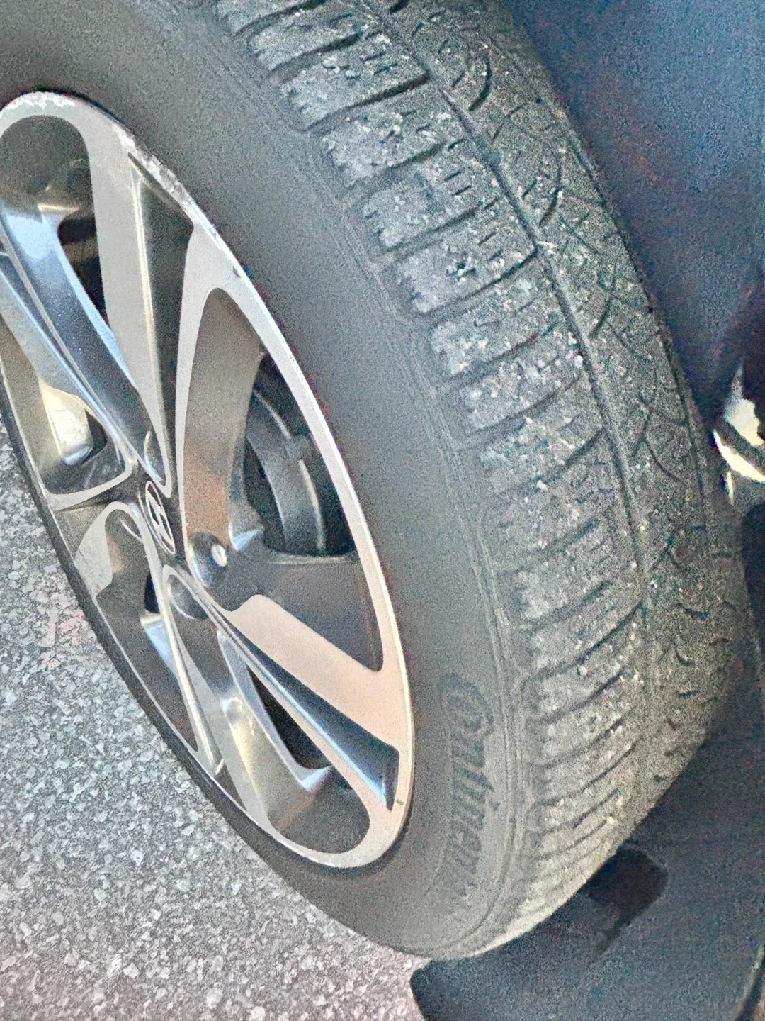 Hyundai Elantra - Black Sedan image indicator(6)