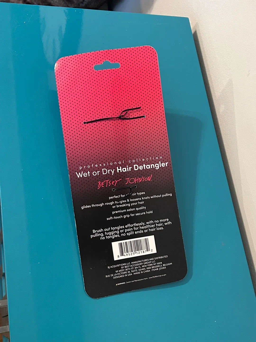 NEW Betsey Johnson Wet & Dry Hair Detangler Brush image indicator(2)