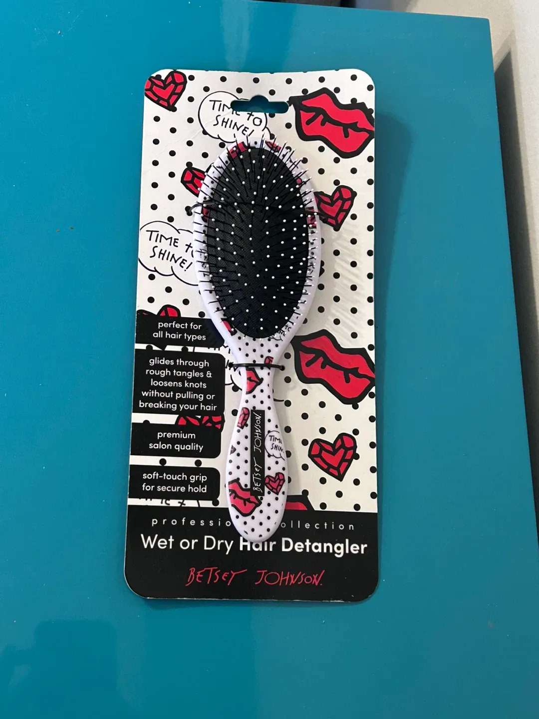 NEW Betsey Johnson Wet & Dry Hair Detangler Brush