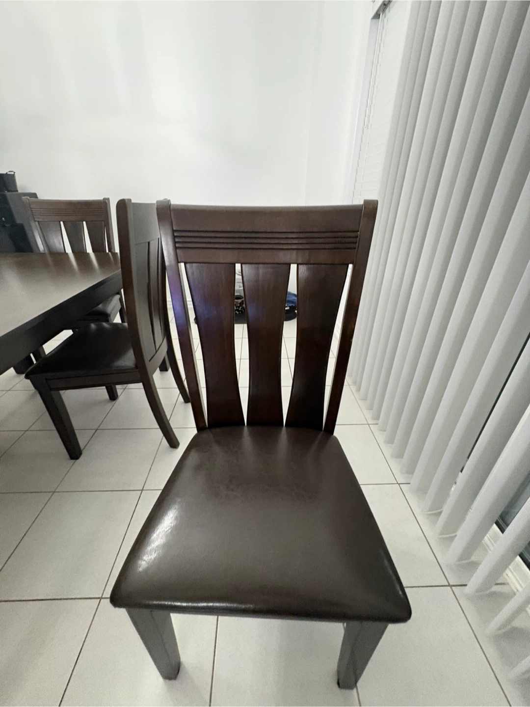 Table and six chairs - photo 5