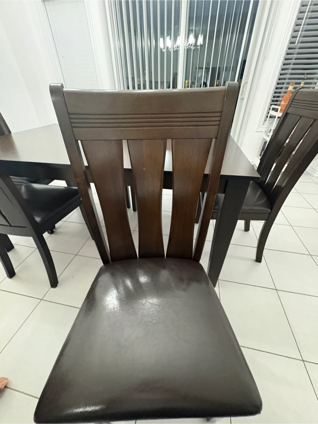 Table and six chairs - photo 3