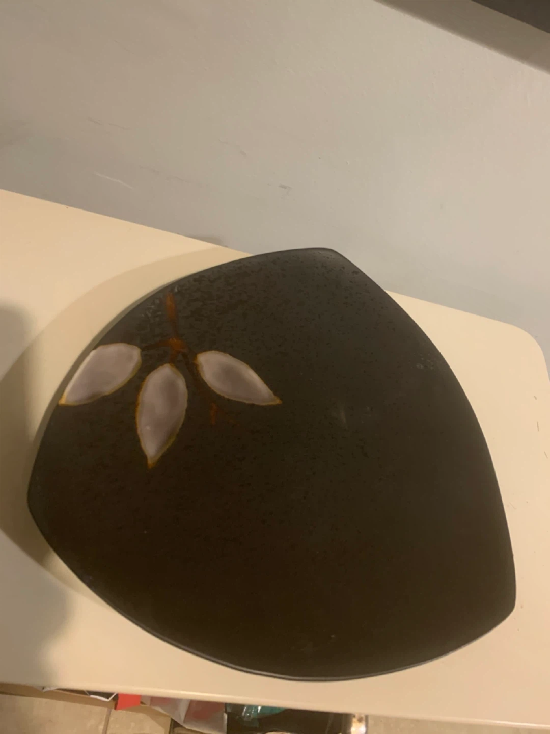 🥕 Decorative Black Plate with Leaf Design