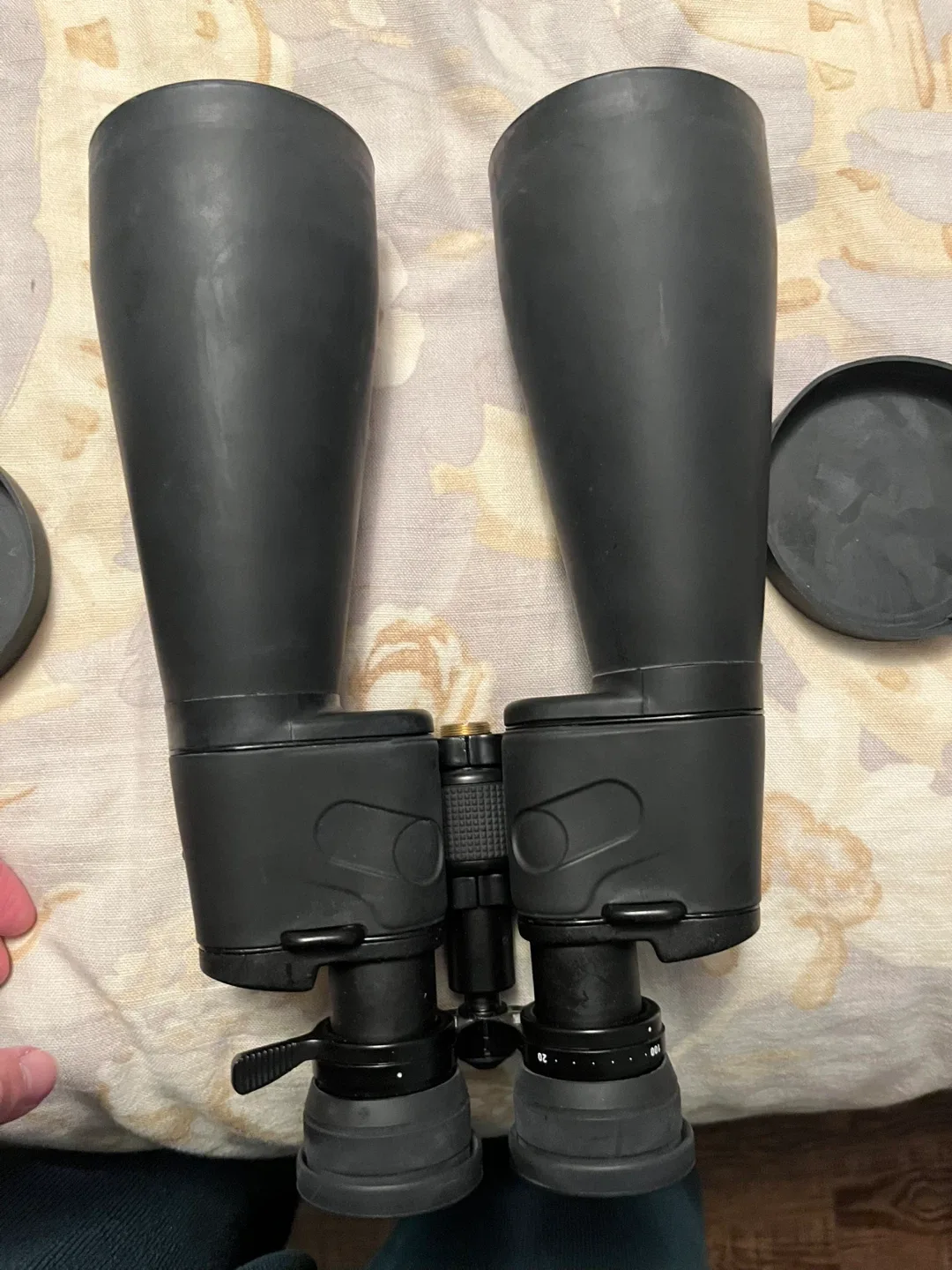 Celestron 20-100x70 Zoom Binoculars image indicator(2)