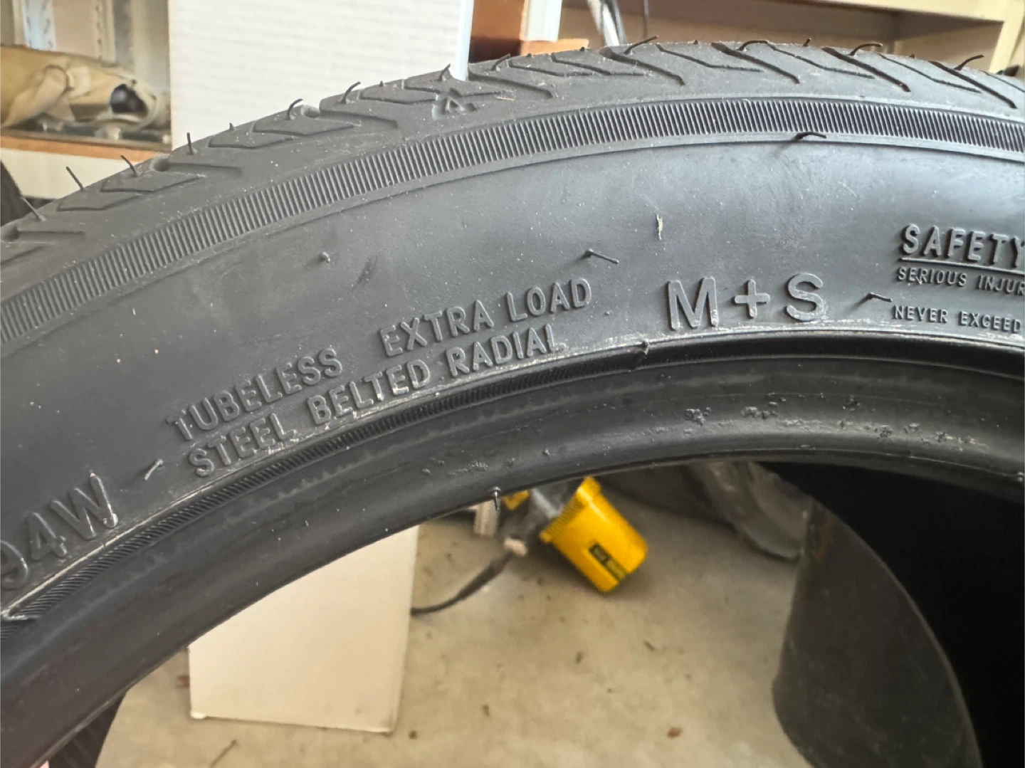 Motivo Tire 225/45ZR17 94W - photo 5
