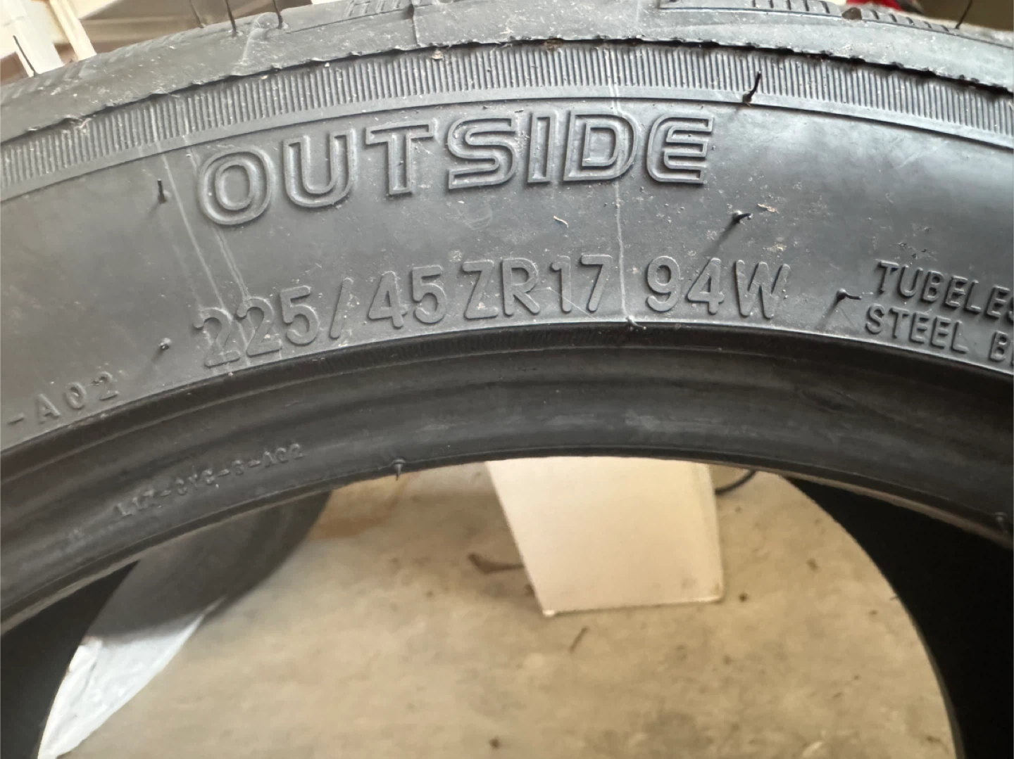 Motivo Tire 225/45ZR17 94W - photo 2