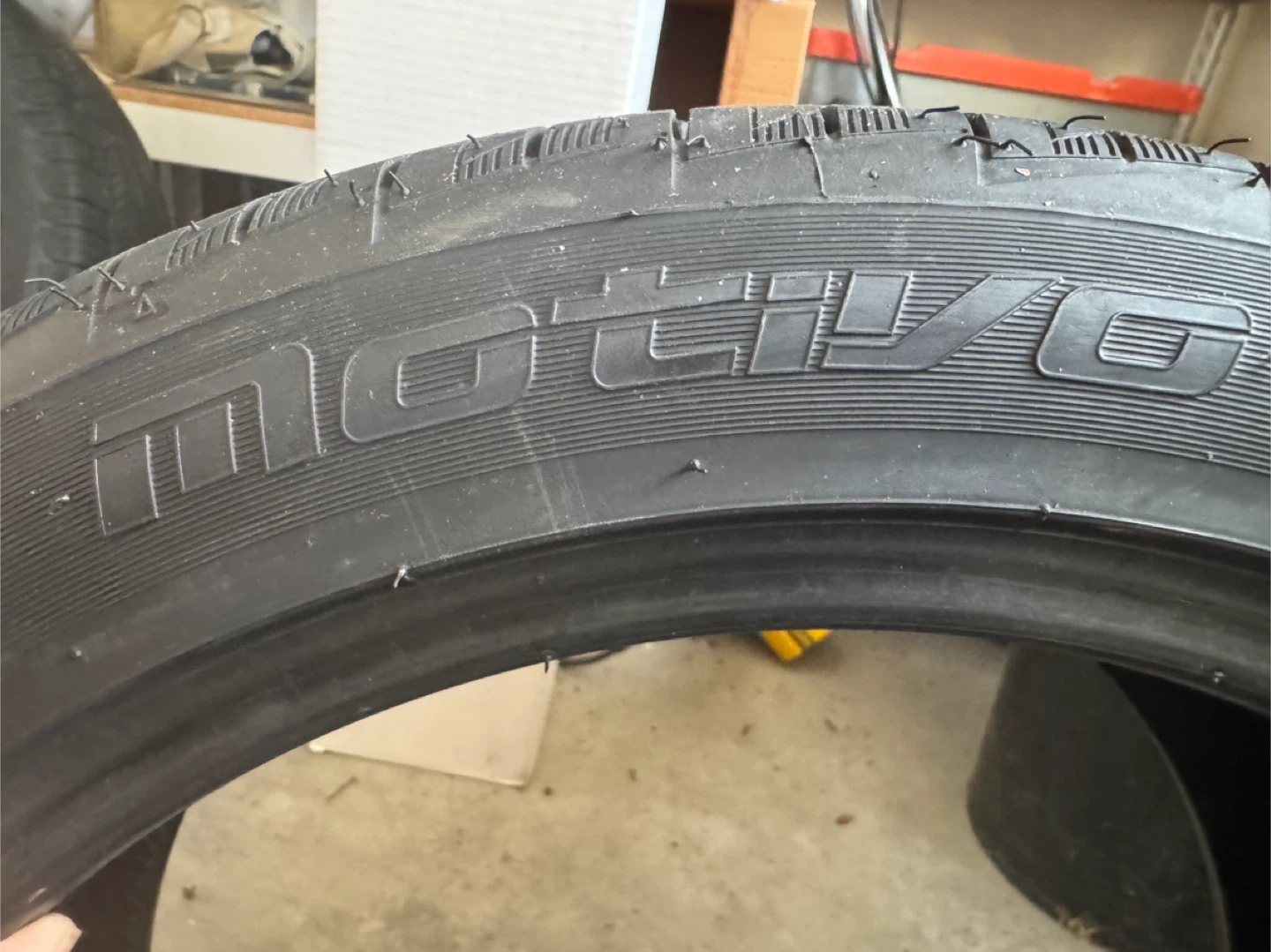 Motivo Tire 225/45ZR17 94W - photo 3