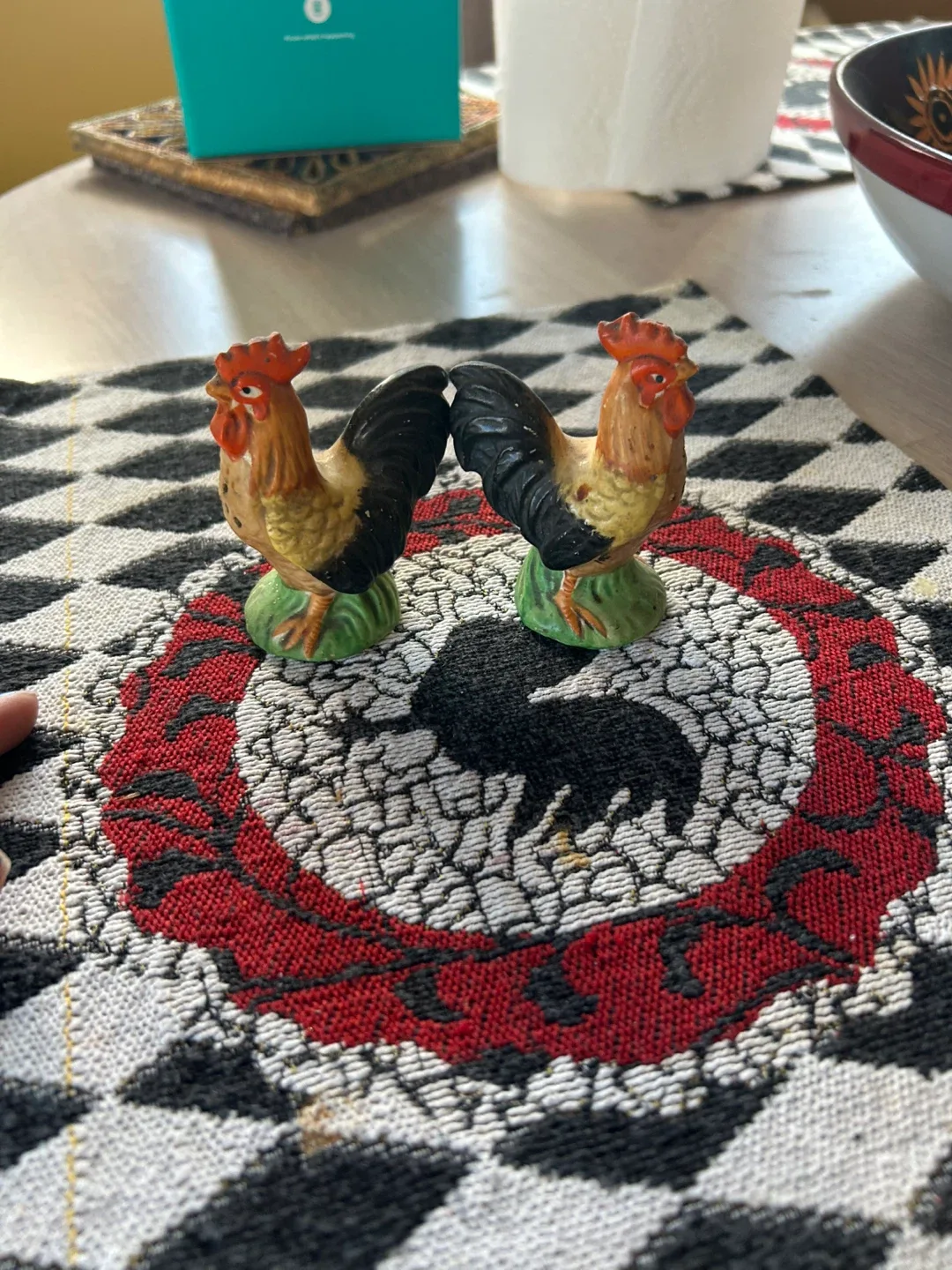Vintage Rooster Salt & Pepper Shakers image indicator(2)