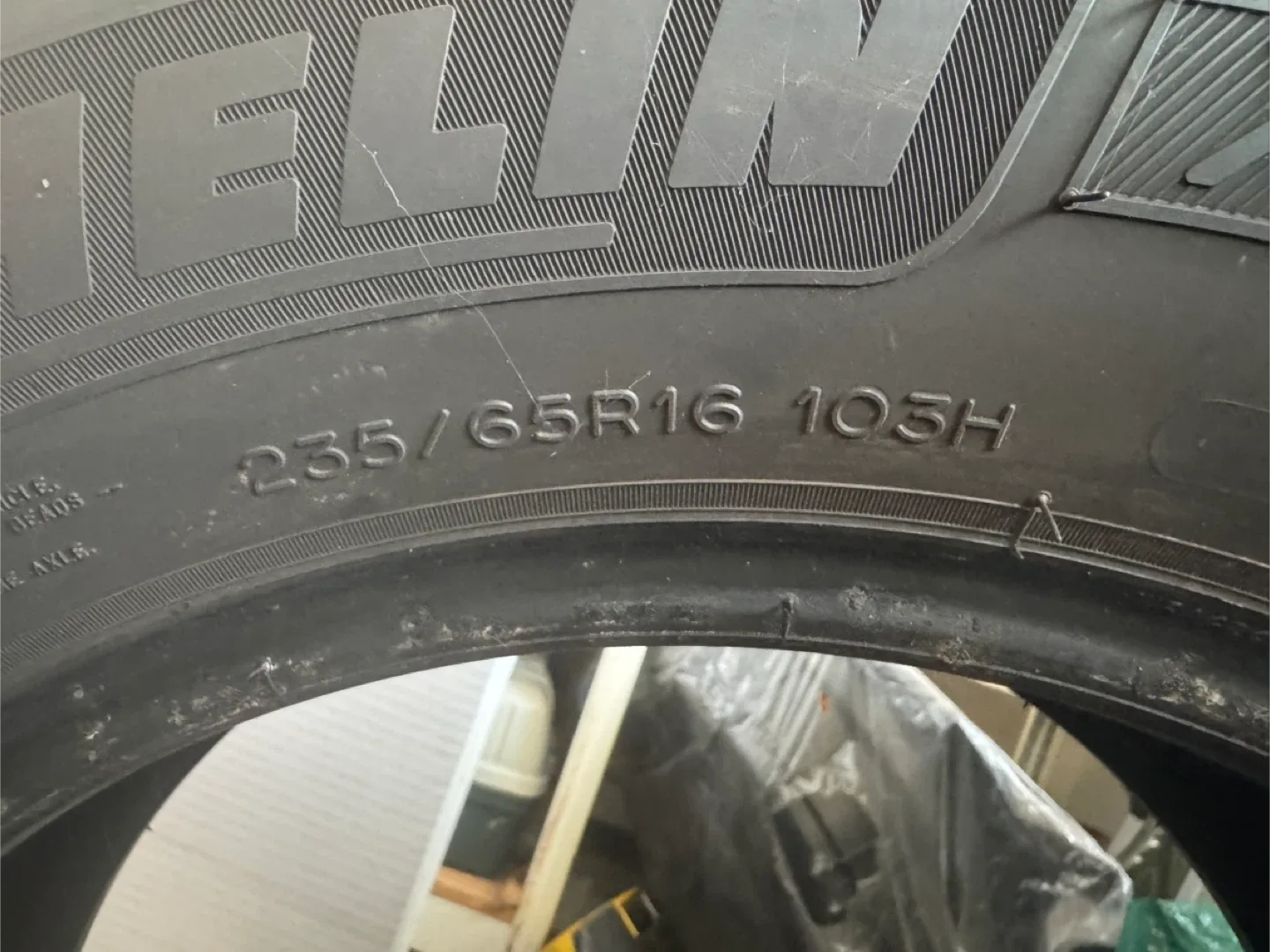 4 Michelin X Tour A/S T+H Tire 235/65R16 image indicator(3)