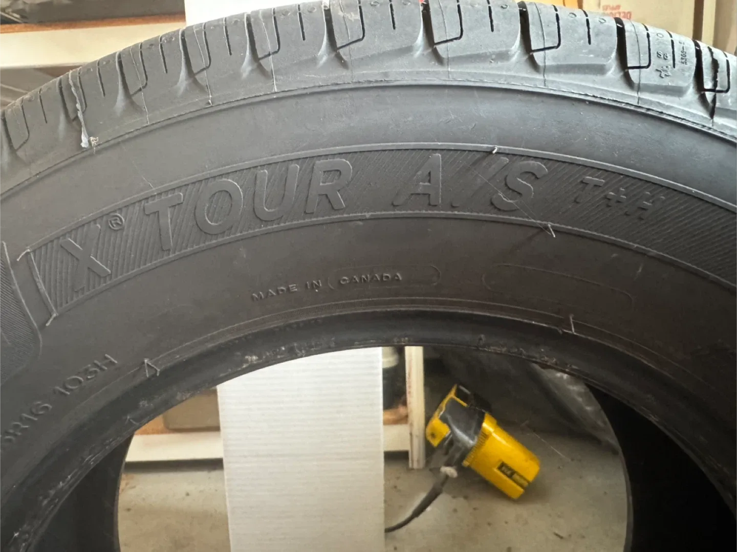 4 Michelin X Tour A/S T+H Tire 235/65R16 image indicator(2)
