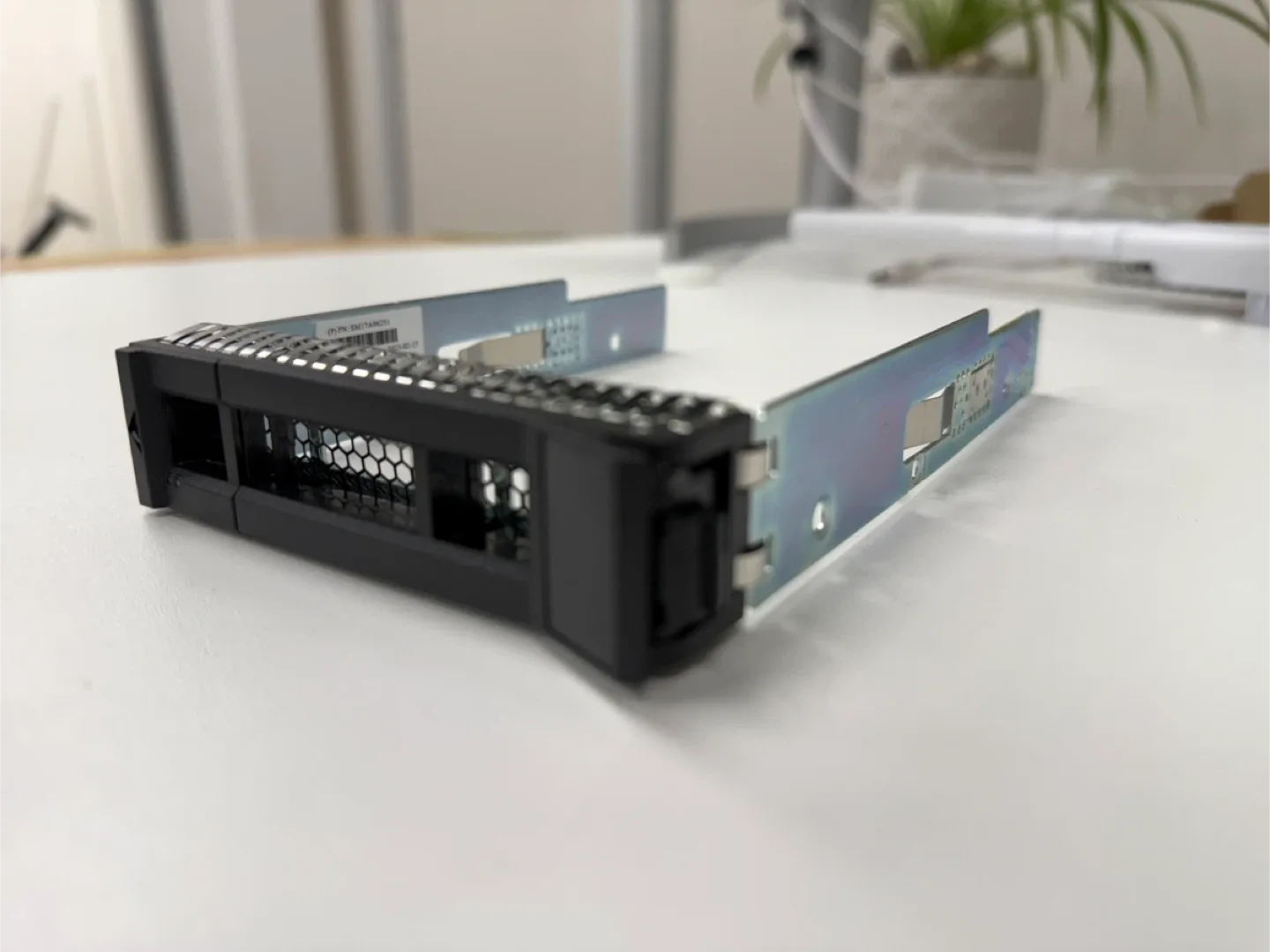 Lenovo Server Hard Drive Caddy 3.5 inch drive image indicator(3)