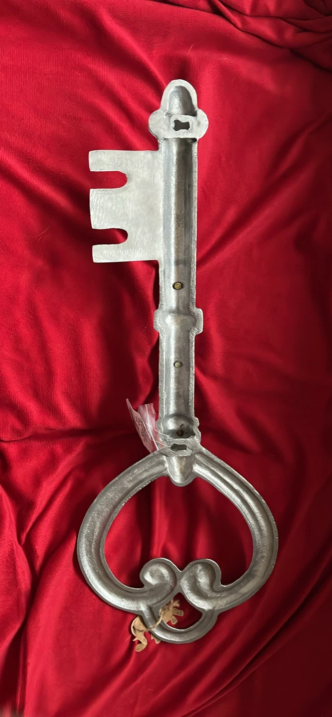 Silver Metal Key Wall Decor with Hooks - photo 4