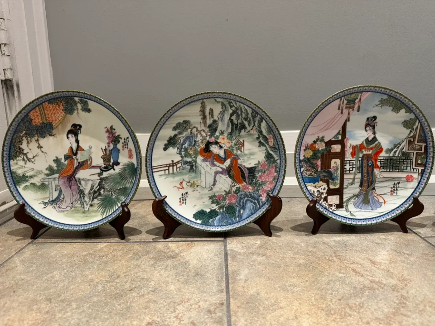 Chinese Imperial Vintage Plates - Jingdezhen Porcelain image indicator(2)