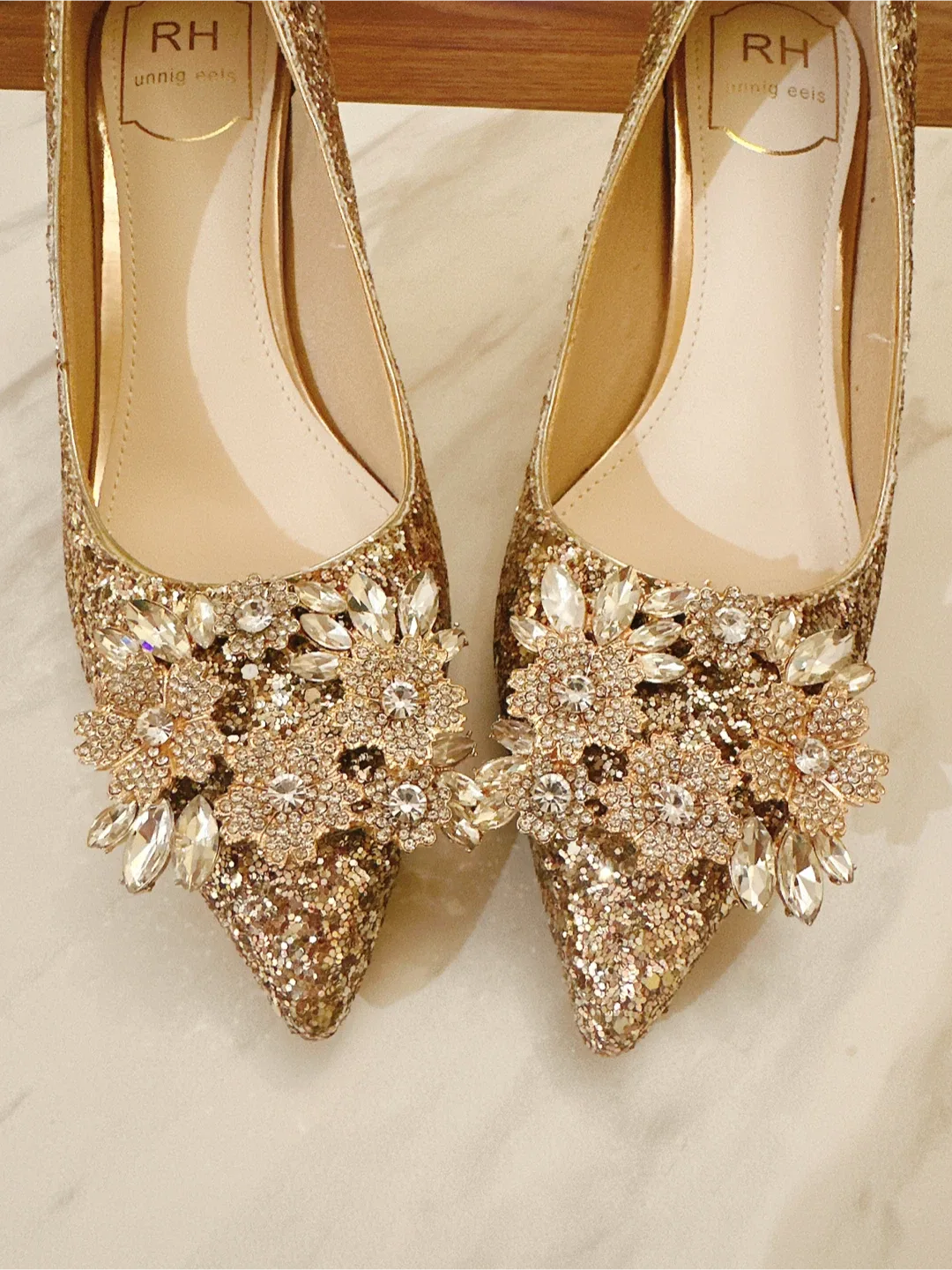 RH unni eels Gold Glitter Heels - Size 6.5(US)/37 image indicator(2)
