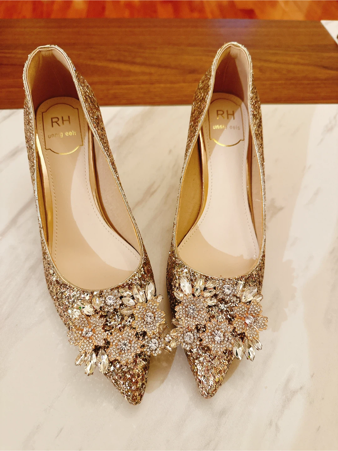 RH unni eels Gold Glitter Heels - Size 6.5(US)/37