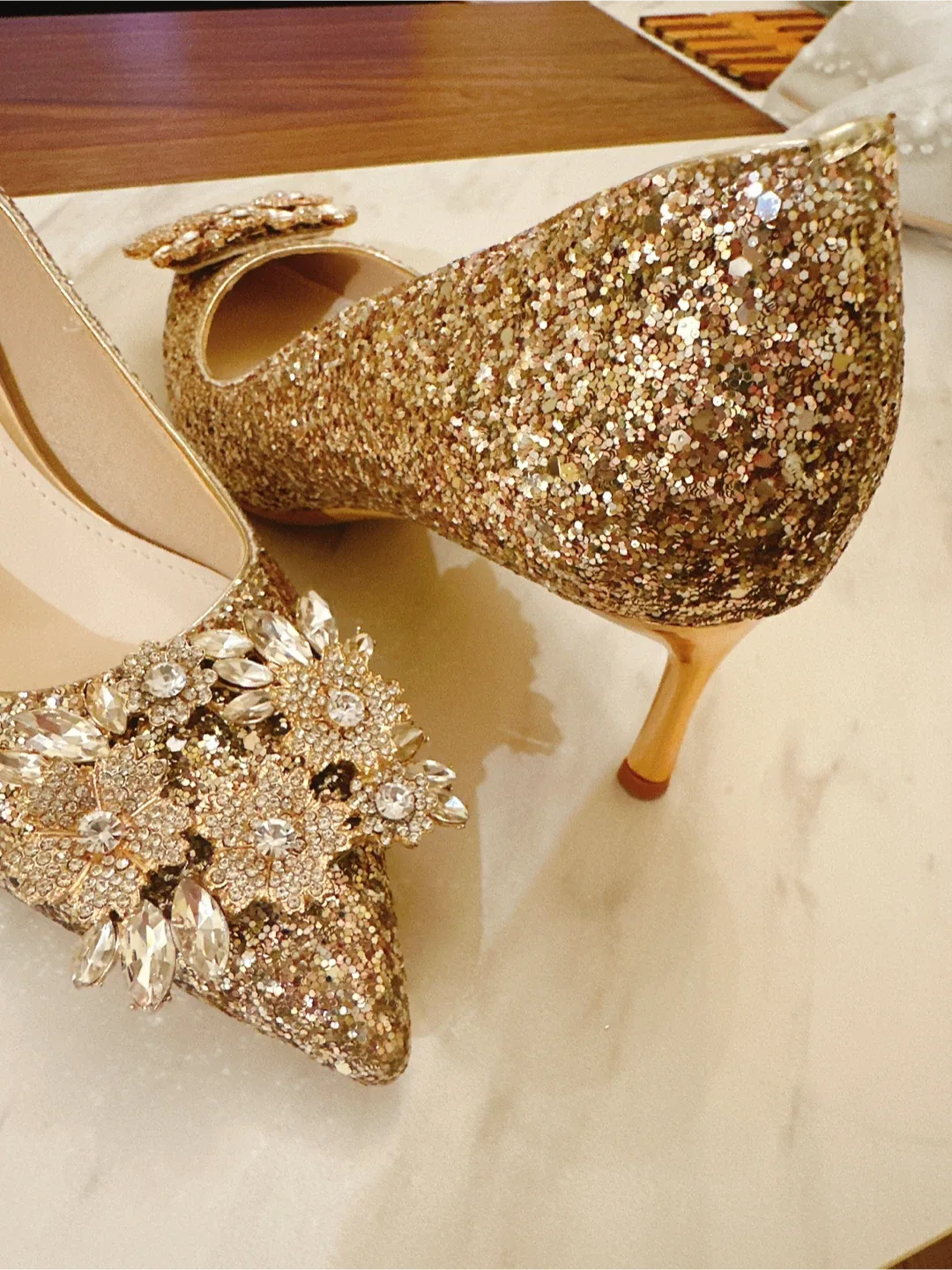 RH unni eels Gold Glitter Heels - Size 6.5(US)/37 image indicator(4)