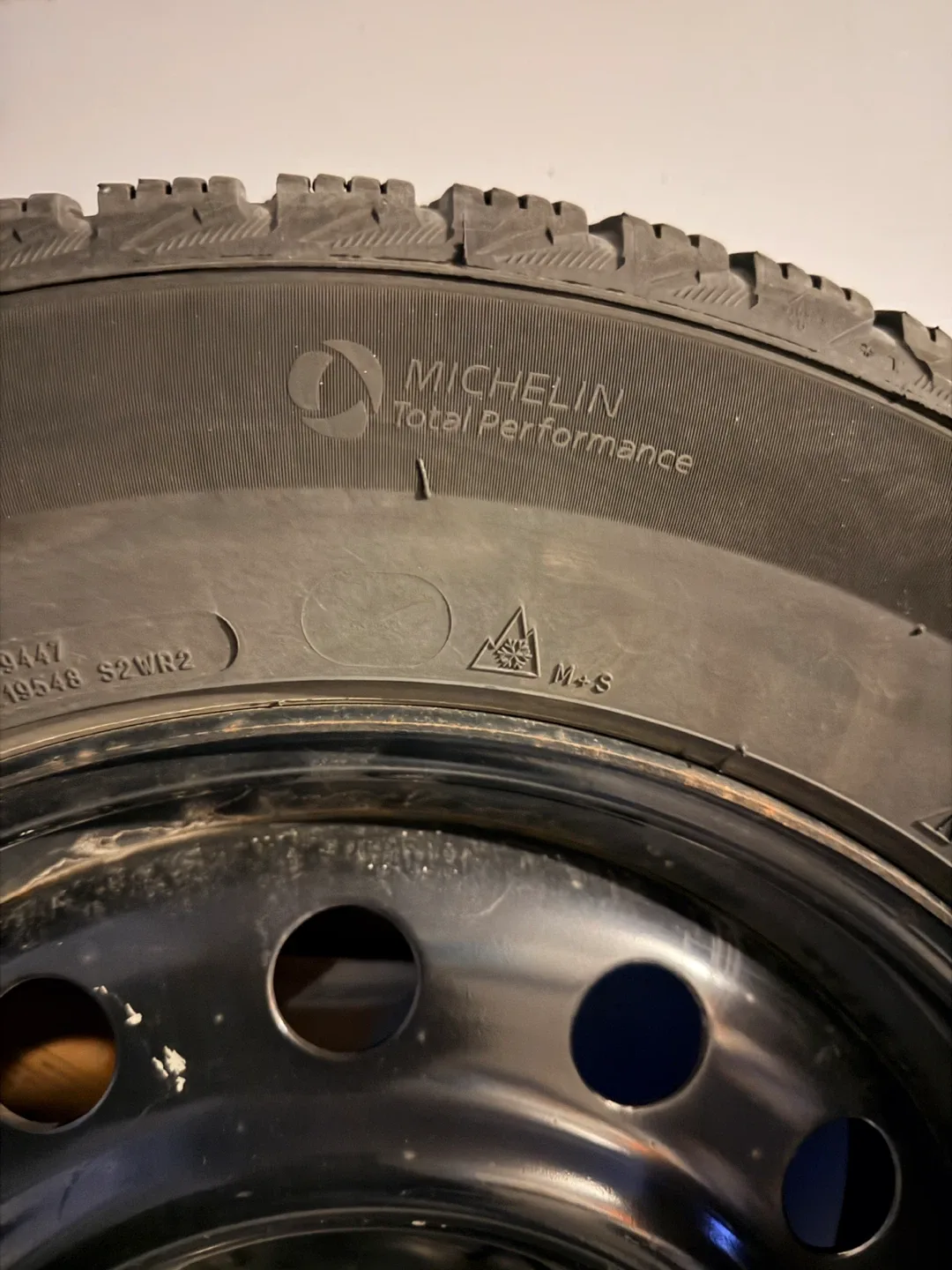 Michelin Winter Tire 225/65 R17 image indicator(5)