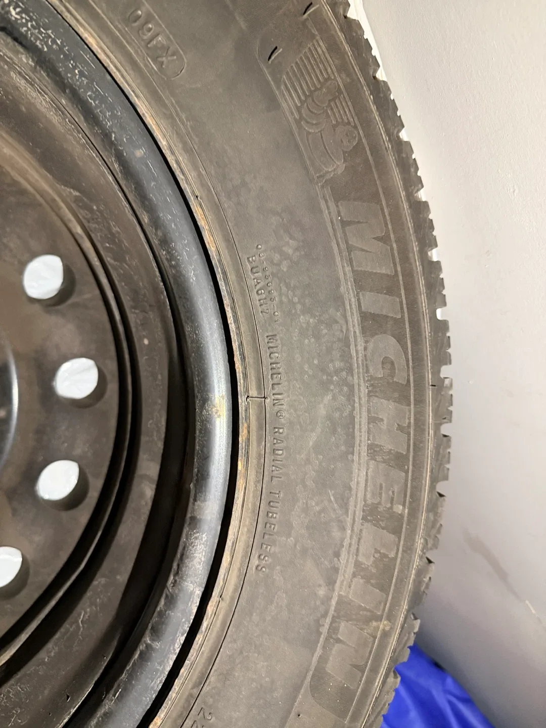 Michelin Winter Tire 225/65 R17 image indicator(3)