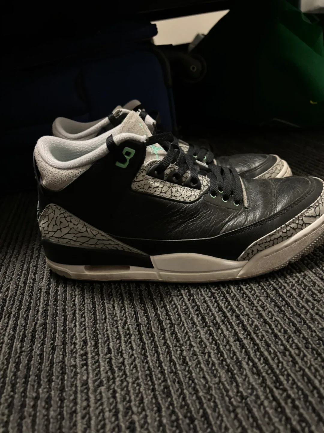 Air Jordan 3 Retro Green Glow image indicator(2)