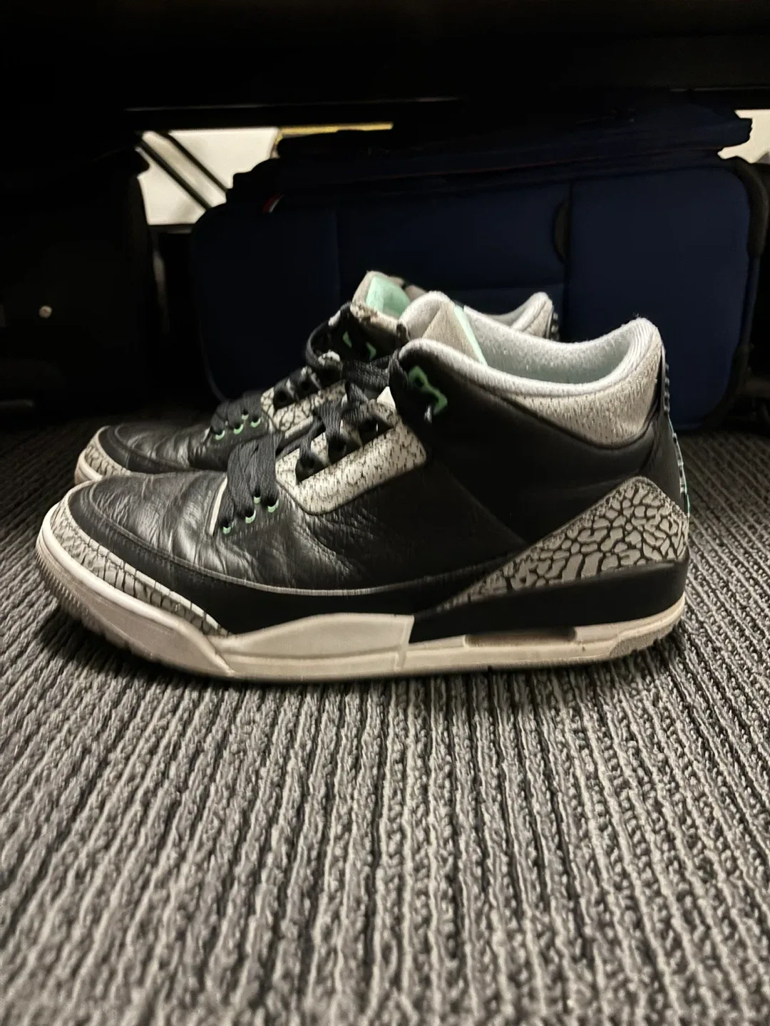 Air Jordan 3 Retro Green Glow image indicator(3)