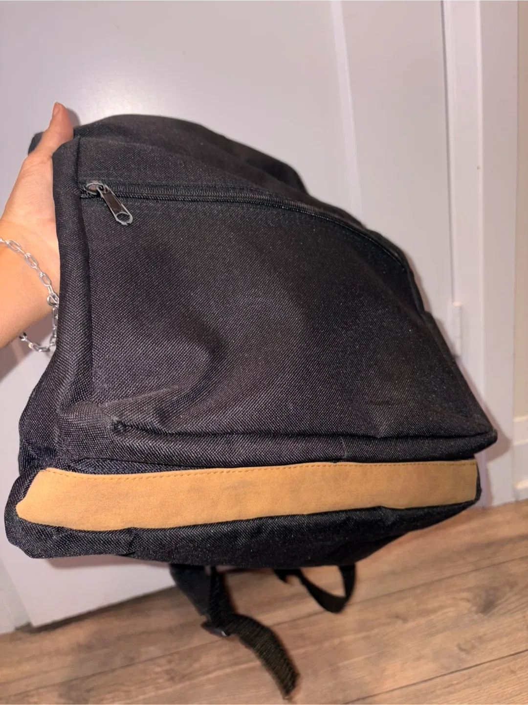 Black Backpack image indicator(2)