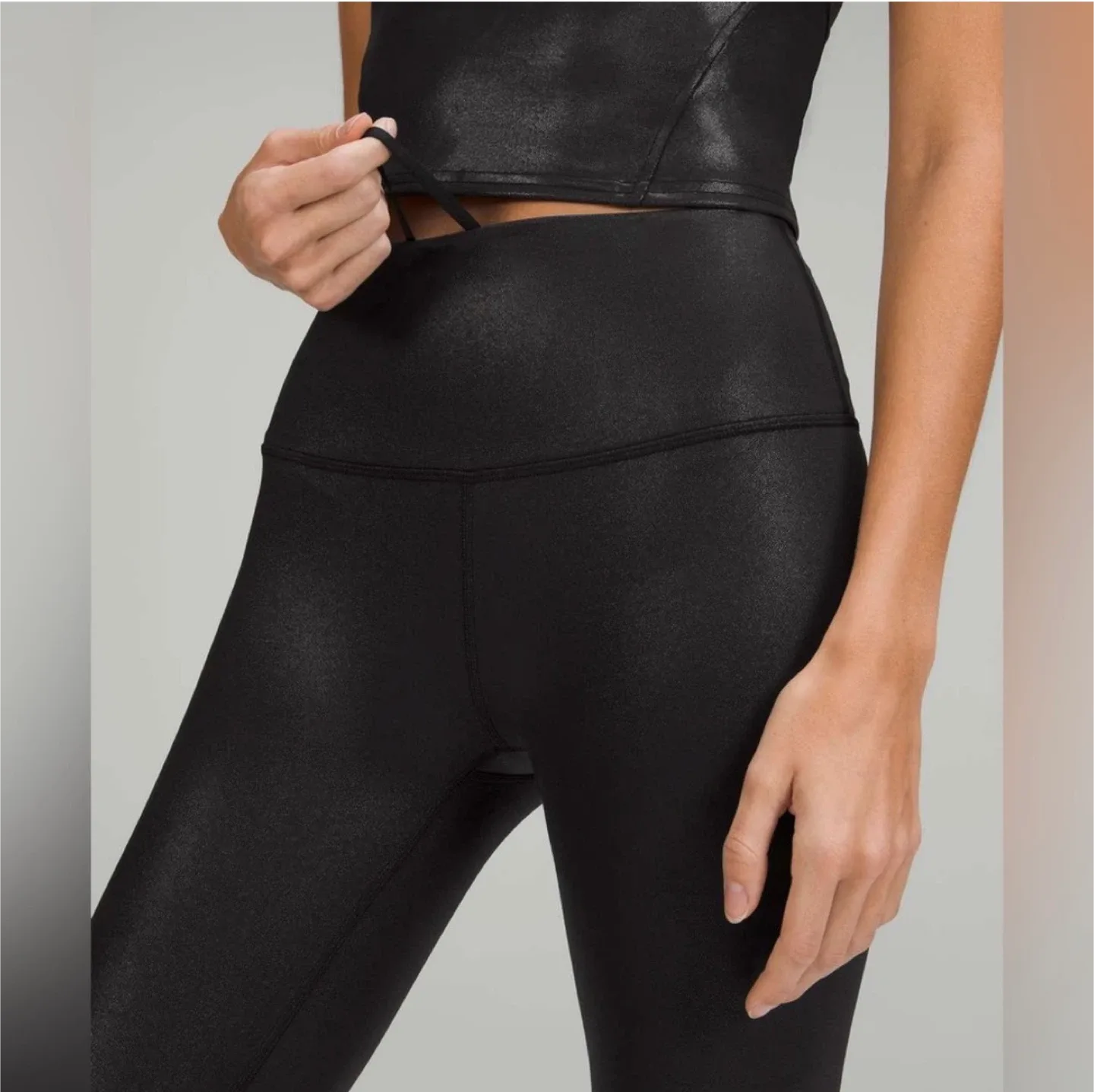 Lululemon Wunder Train High-Rise Tight 25" in Black Foil image indicator(2)