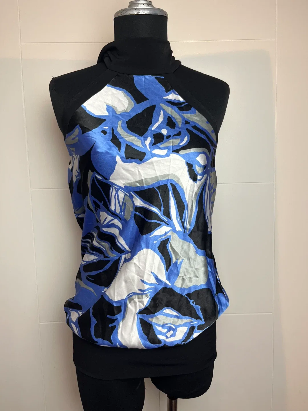 Le Chateau Halter Top - Size S