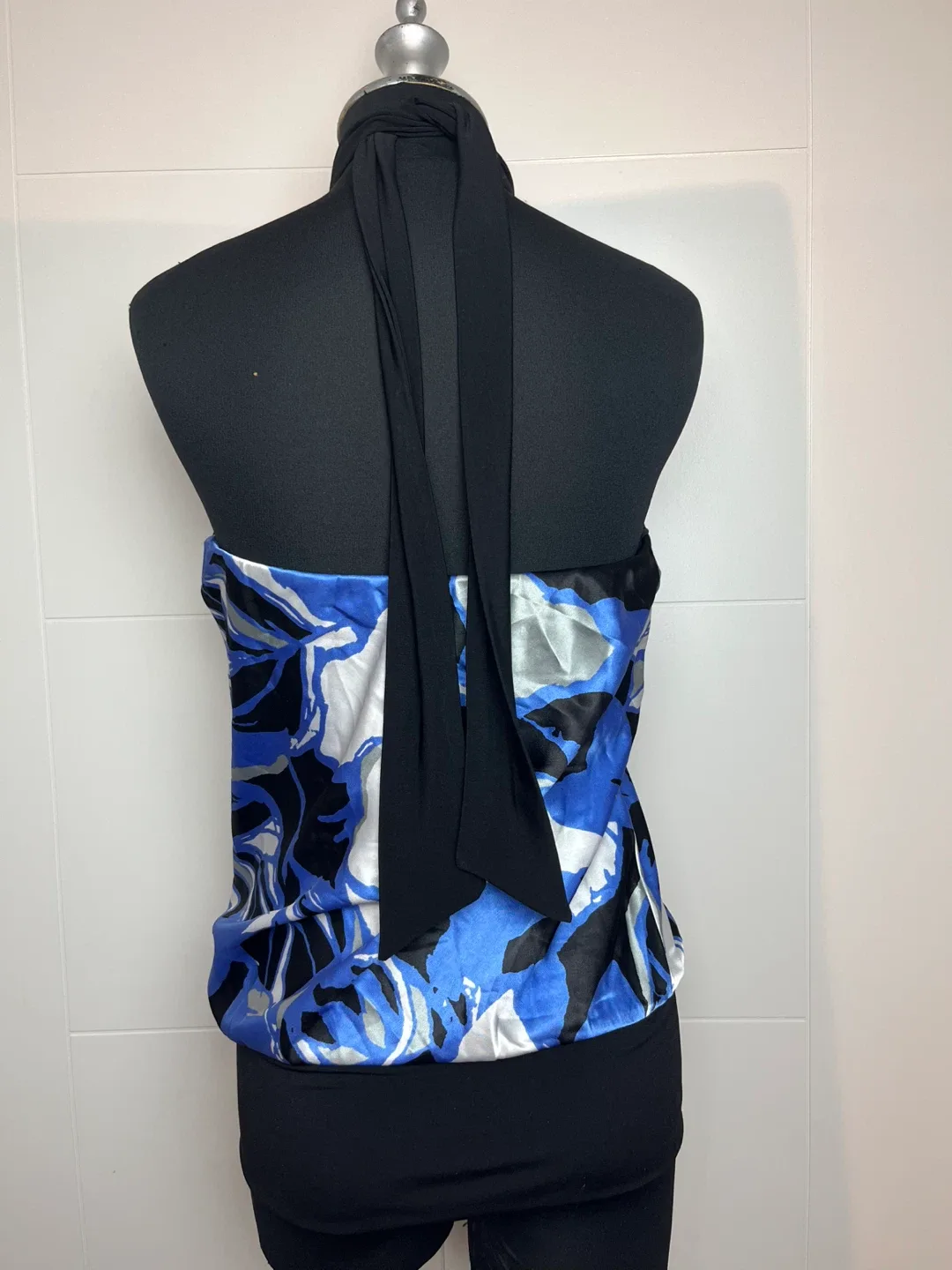 Le Chateau Halter Top - Size S image indicator(2)
