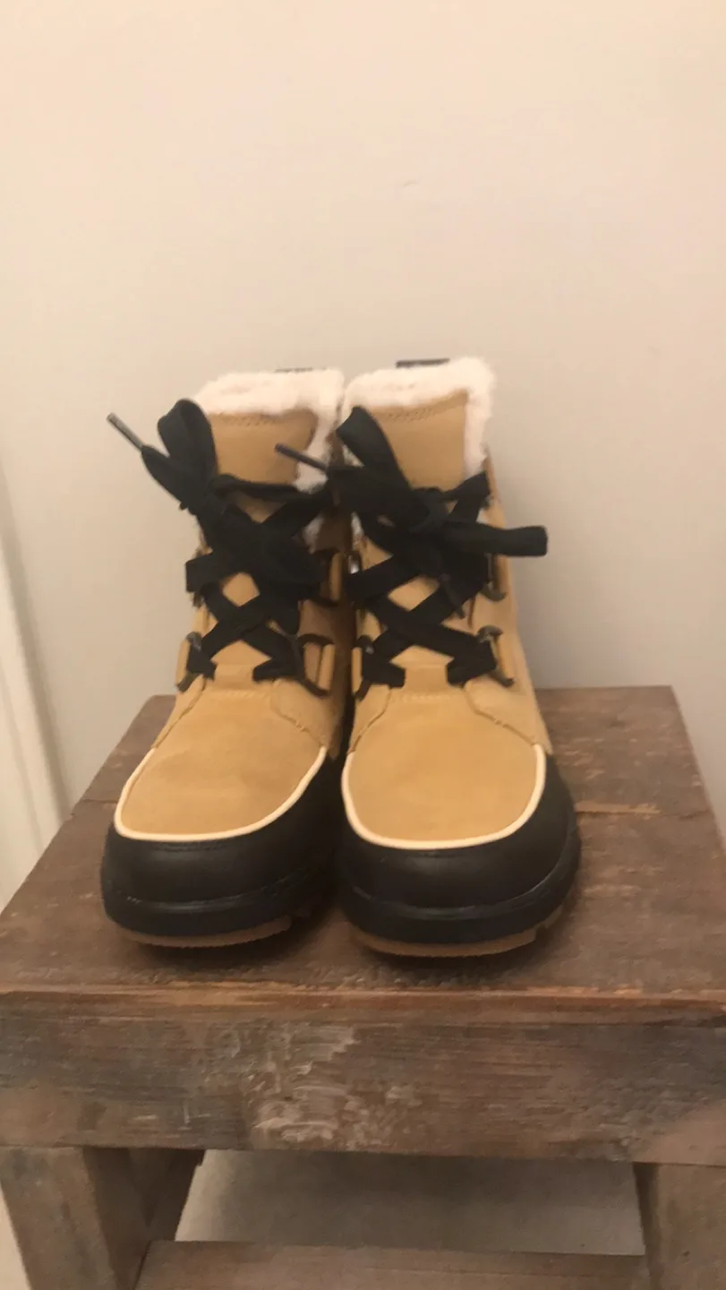 Women’s Sorel Winter Boots Size 6 image indicator(2)