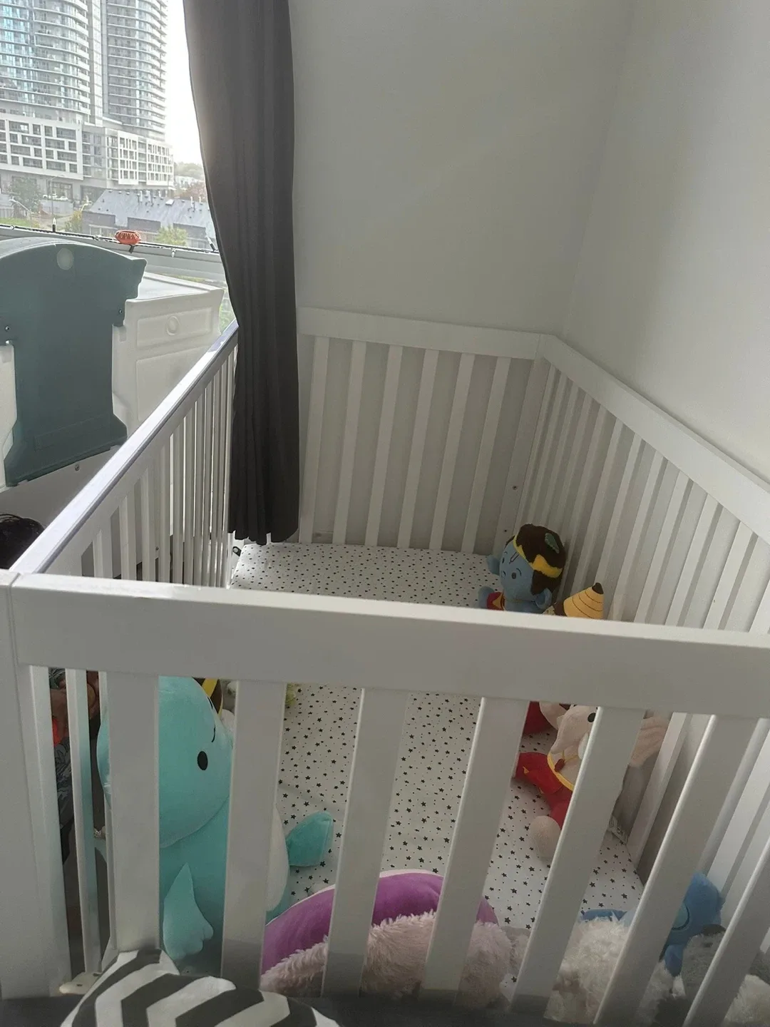 White Baby Crib image indicator(2)