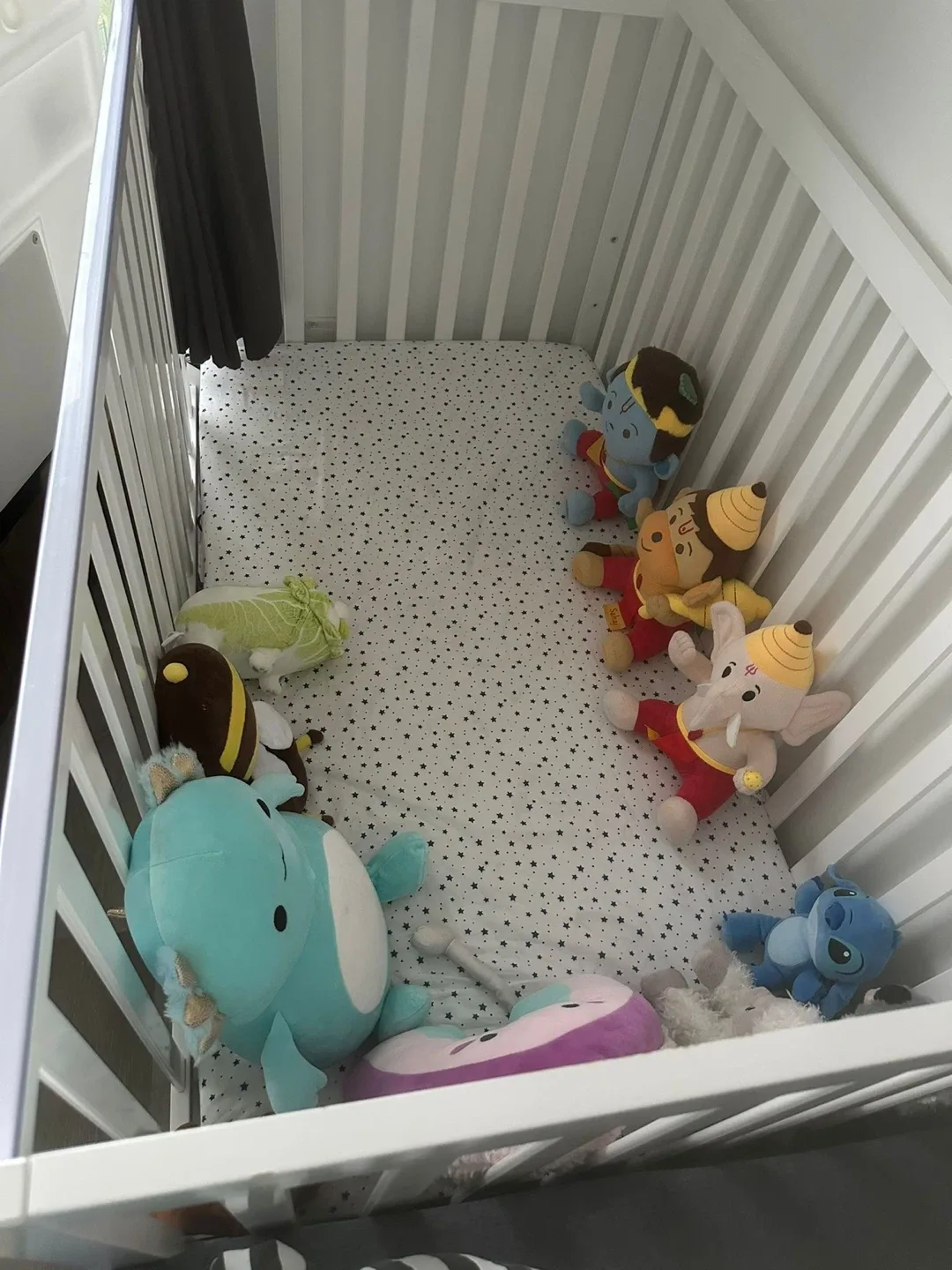 White Baby Crib image indicator(3)