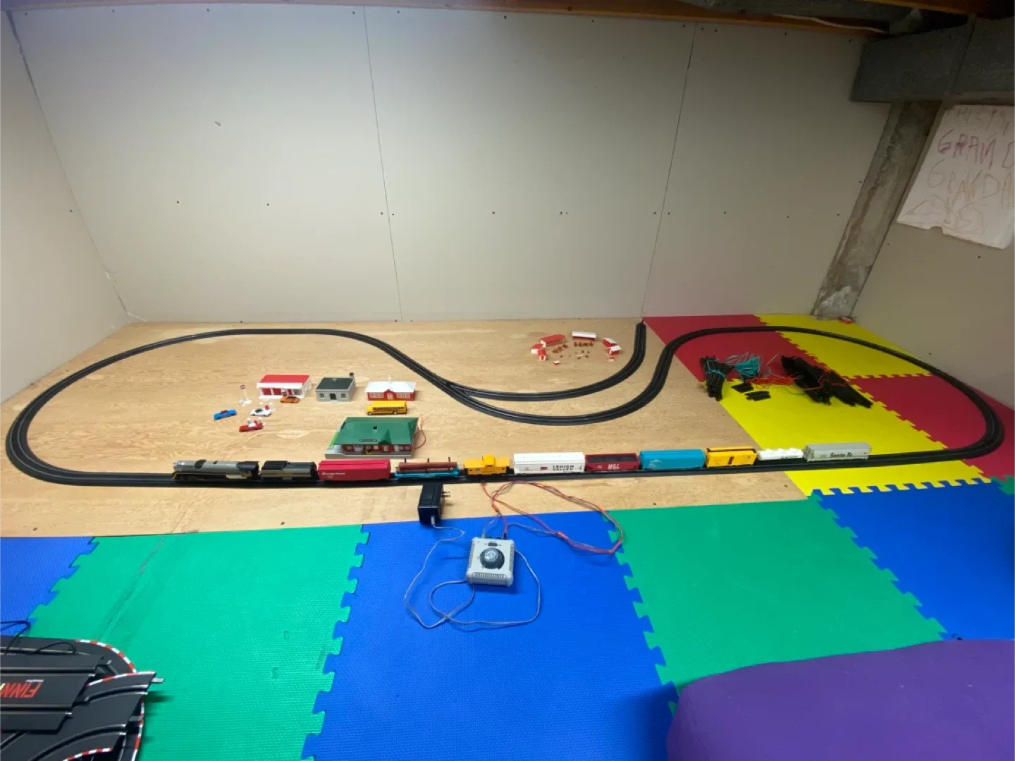 Model Train Set with Accessories image indicator(2)