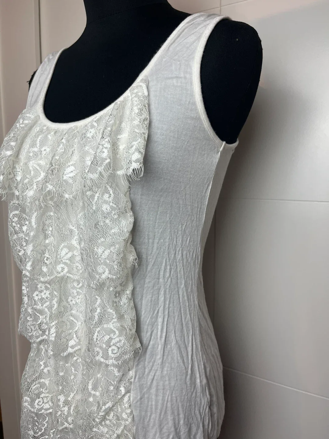 Forever 21 White Lace Tank Top - Size M image indicator(2)