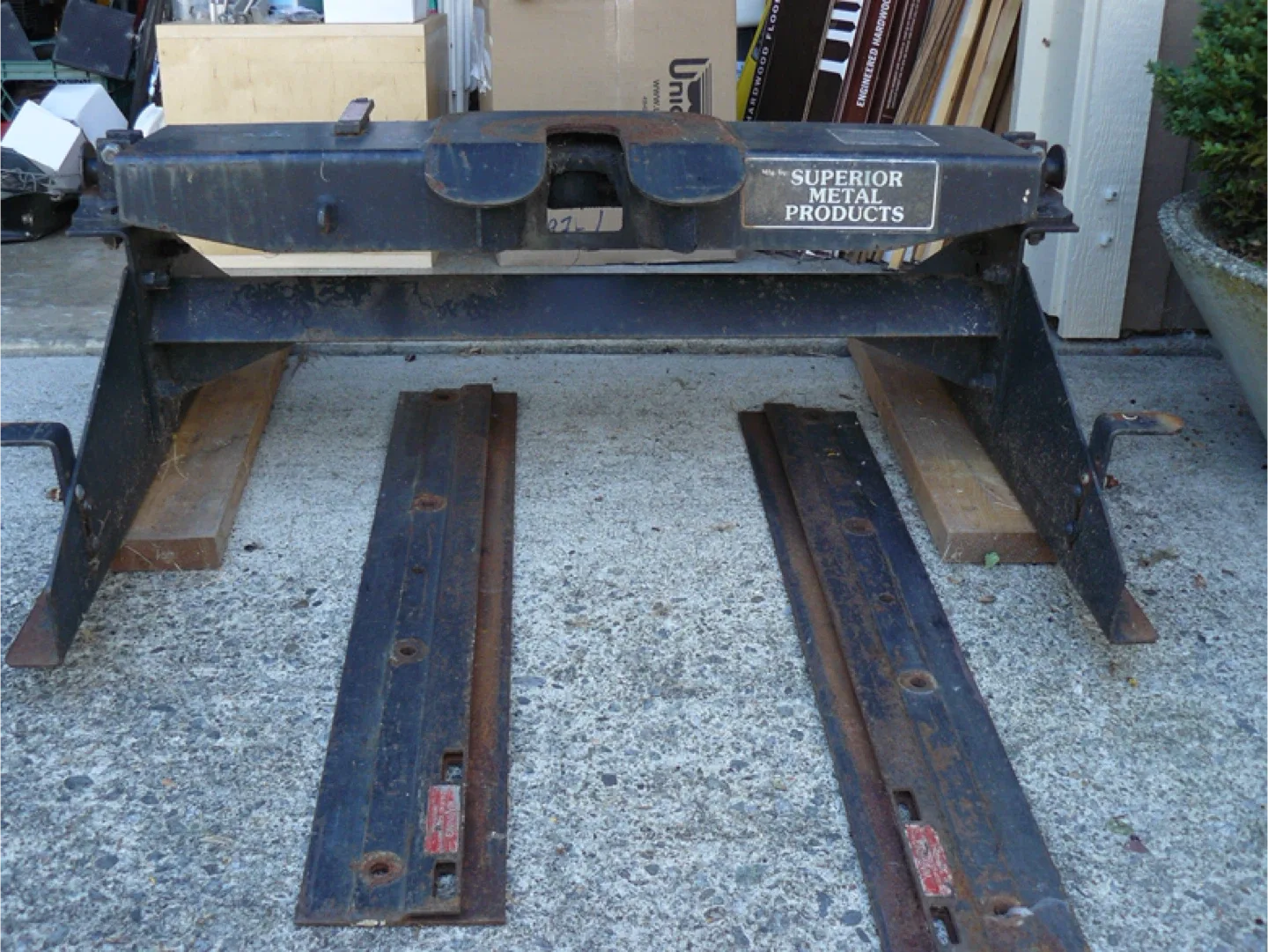 Superior Metal Products 5th Wheel Hitch - 12,000 lbs image indicator(4)