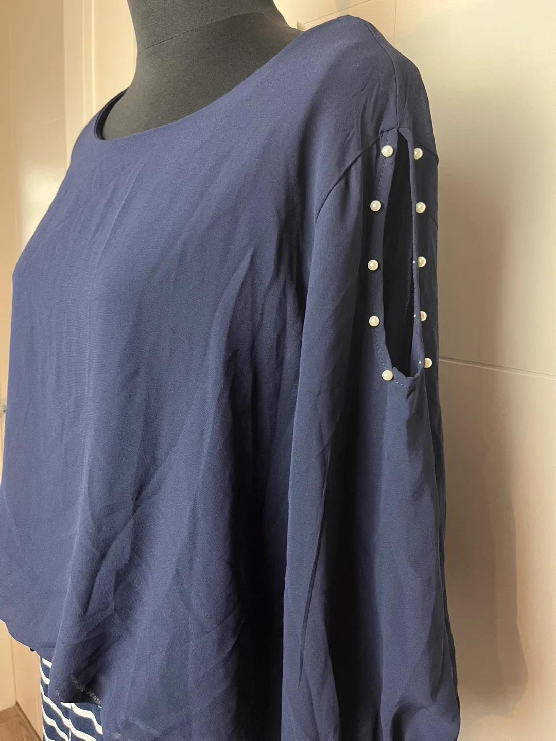 Ei Shing Fashion Navy Blue Blouse Size M image indicator(2)
