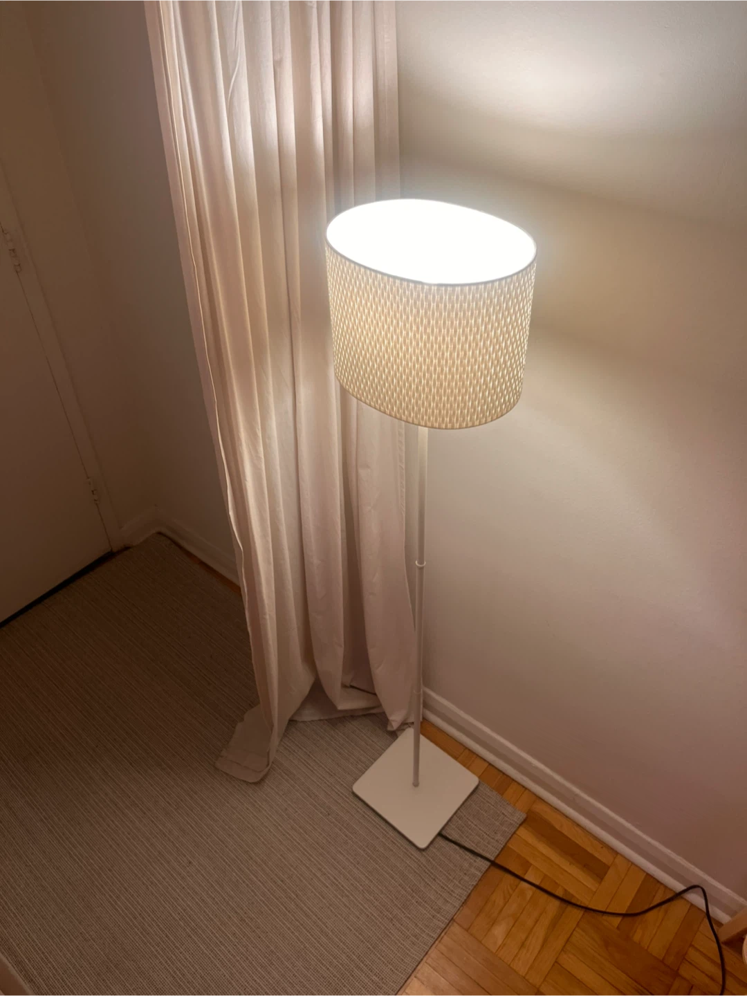 🚚 📦 Floor Lamp with Woven Shade - photo 4