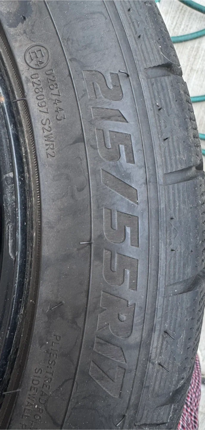 Set of 4 Winter Tires 215/55R17 image indicator(5)