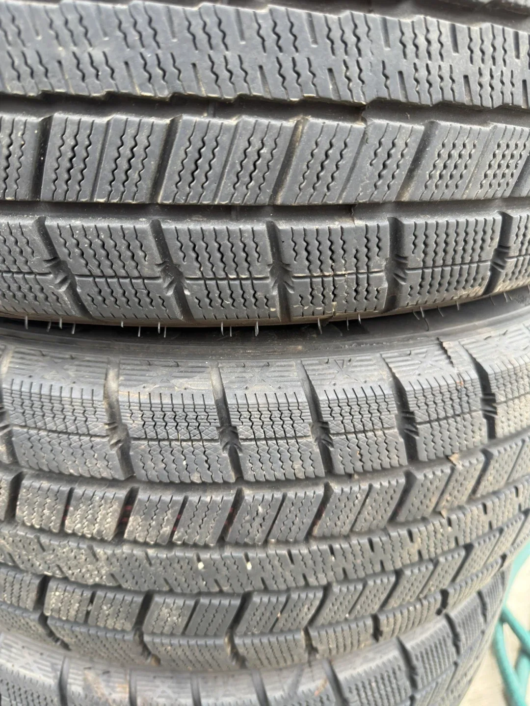 Set of 4 Winter Tires 215/55R17 image indicator(2)