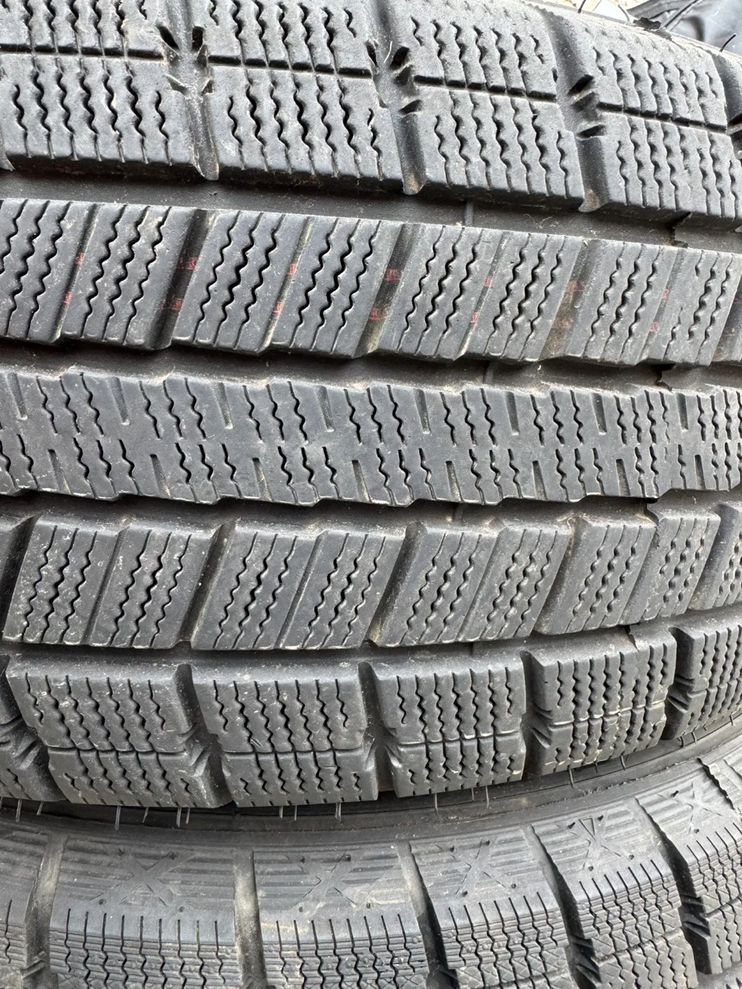 Set of 4 Winter Tires 215/55R17 image indicator(3)