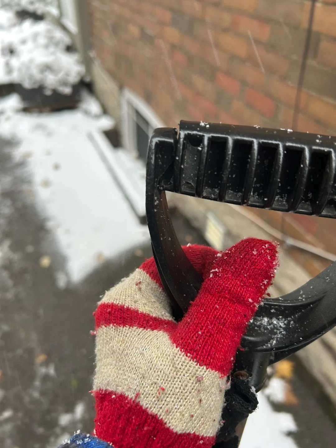 $2 snow shovel pusher  DONLANDS OCONNOR EY  AS IS image indicator(3)