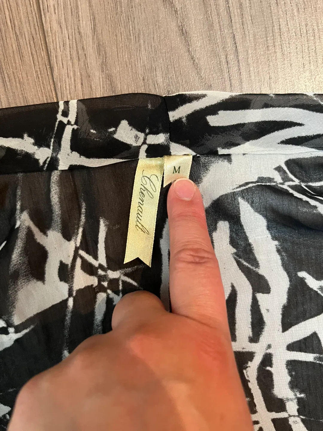 Lorenauh Sheer Black & White Kimono - Size M image indicator(4)