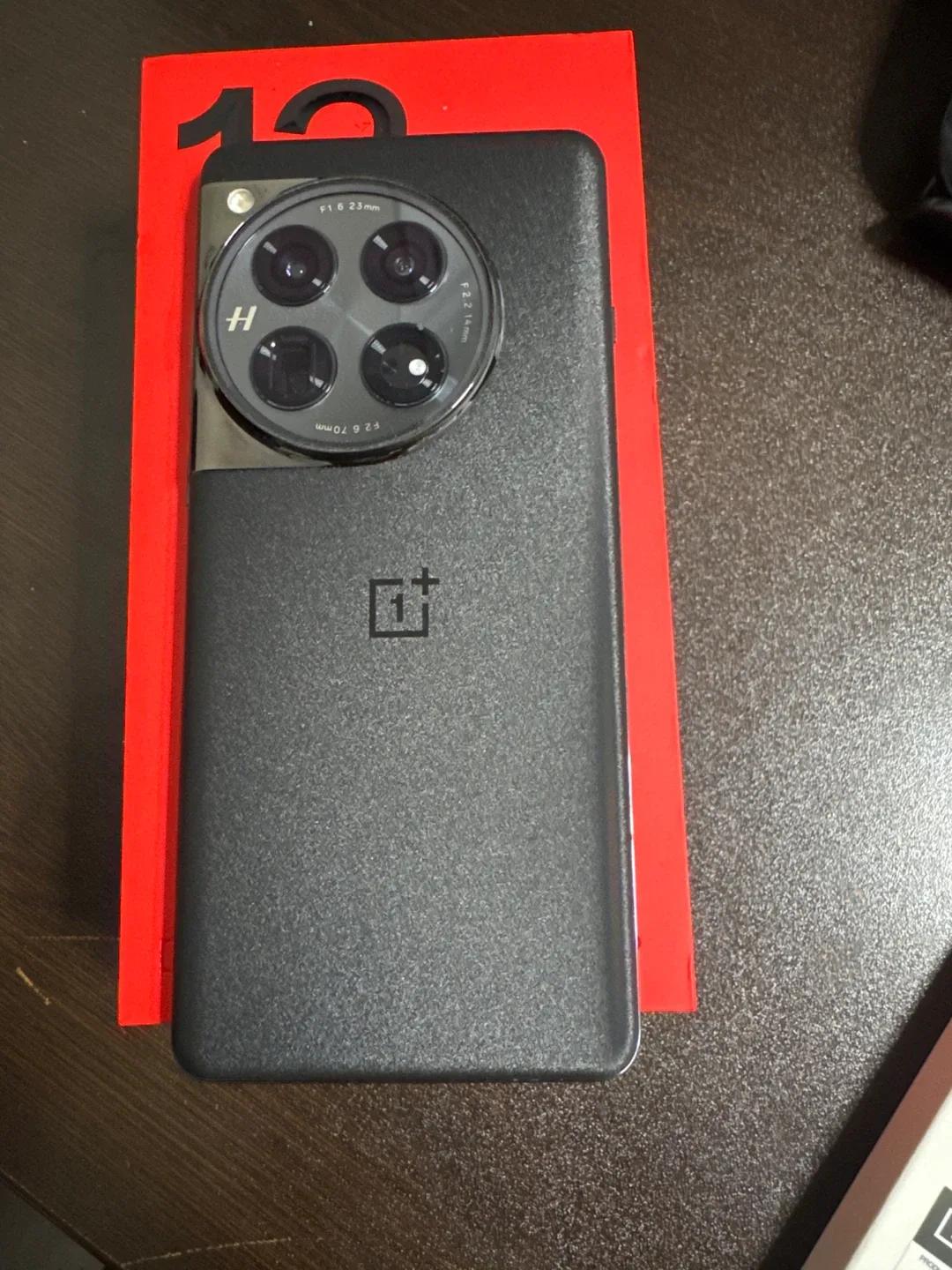 OnePlus 12 with Screen Protectors & Cases image indicator(2)