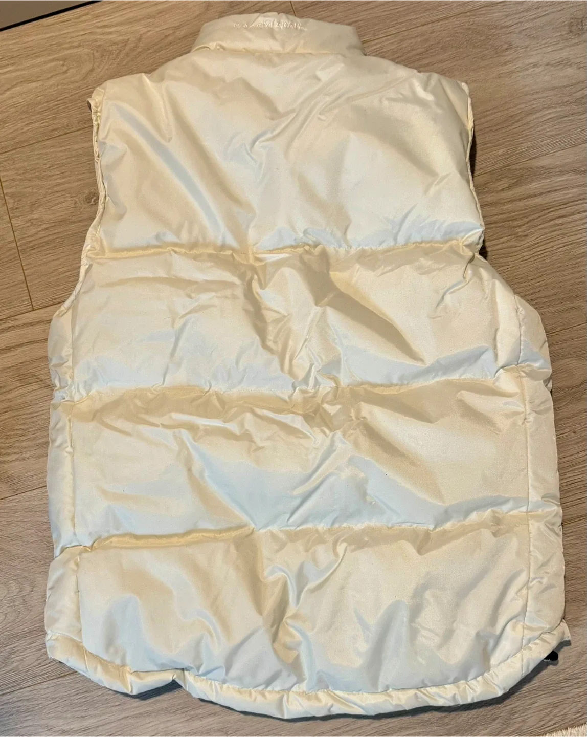 Trendy Unisex White Puffer Vest image indicator(2)